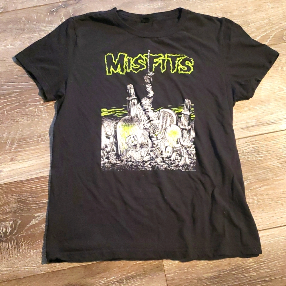 Misfits S tshirt diging up bones